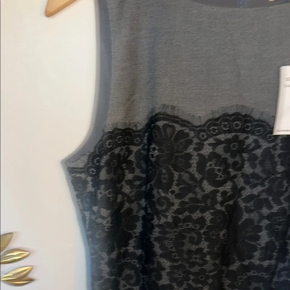 Elegant Wool and Black Lace Dress - Picture 4 of 6